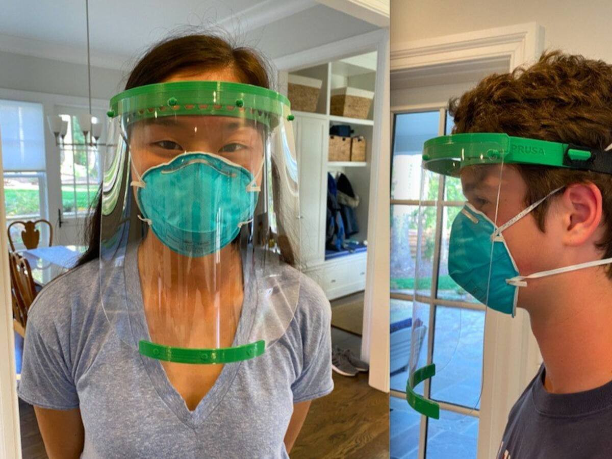 Jóvenes crean escudos faciales con impresoras 3D para enfrentar la pandemia