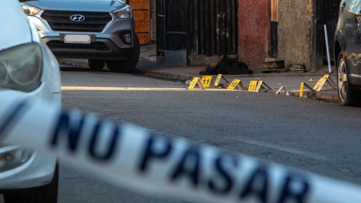 Mujer de 31 años es asesinada con cinco disparos frente a su casa en Chiguayante