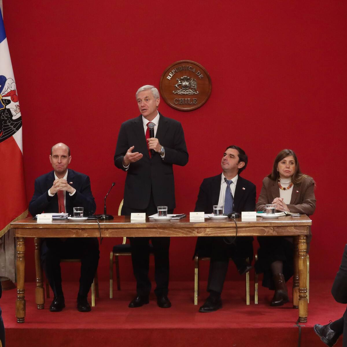 Giro del Presidente Kast tras rechazo a militares en barrios: abre puerta a FF.AA. para proteger infraestructura crítica