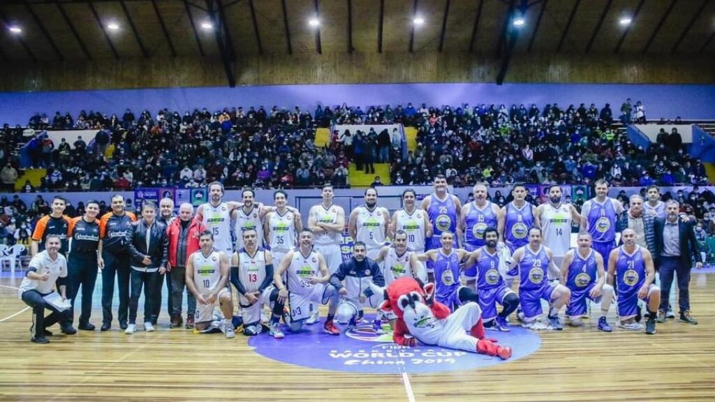 Históricos de Provincial Llanquihue se impusieron en un clásico del básquetbol con fines solidarios en Osorno