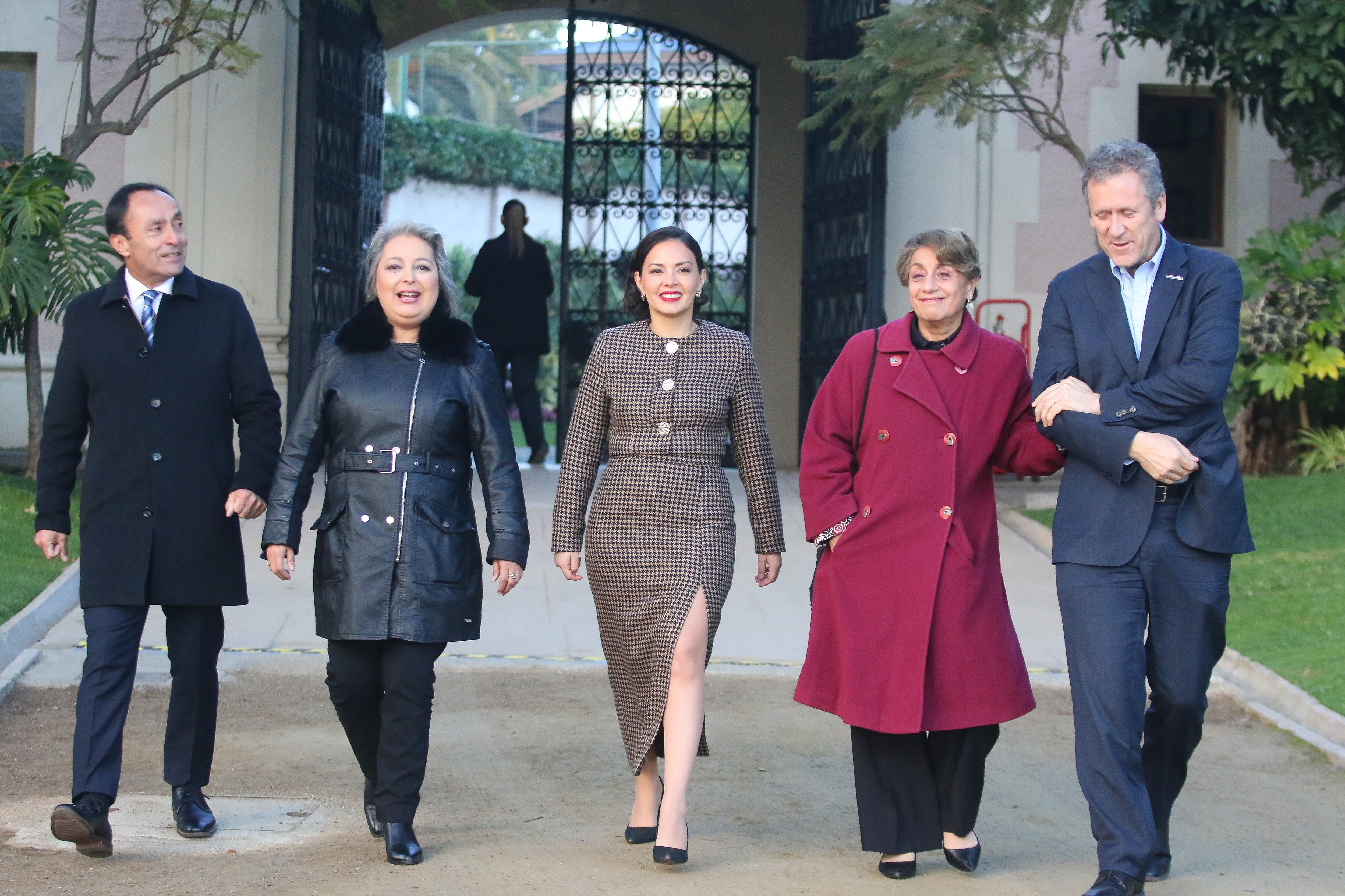 01 de Junio 2024/VIÑA DEL MARMinistros llegan a Cerro Castillo, antes de la Fotografía Oficial del presidente Gabriel Boric con sus ministros, previo a la cuenta publica en el Congreso Nacional.FOTO: YVO SALINAS/AGENCIA UNO