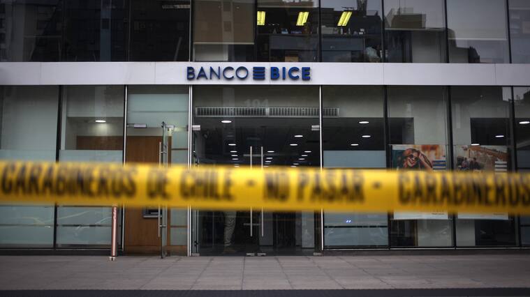 10 DE JULIO DE 2020/SANTIAGO
Robo a Banco BICE, ubicado en la comuna de Las Condés, Santiago.
FOTO: AILEN DÍAZ/AGENCIAUNO