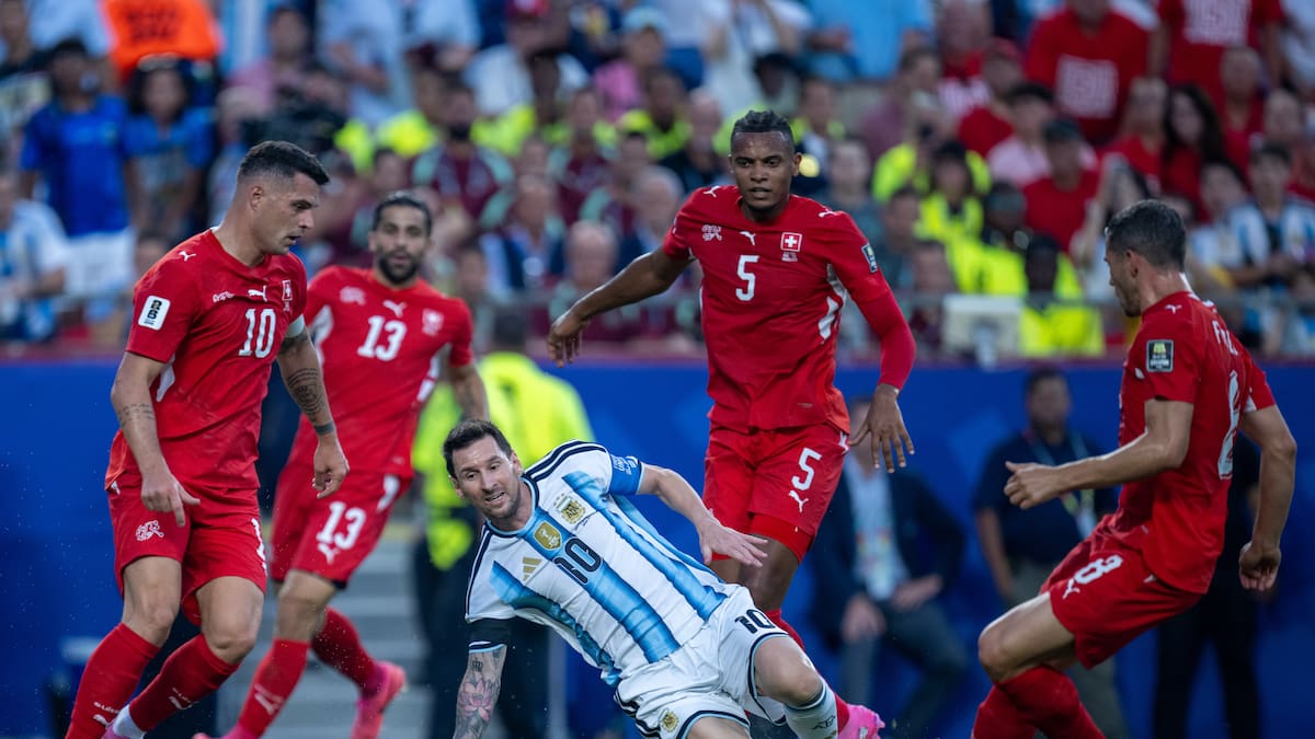 Es ídolo de su selección y quedó desconvocado por falsificar certificado: arriesga pena de cárcel