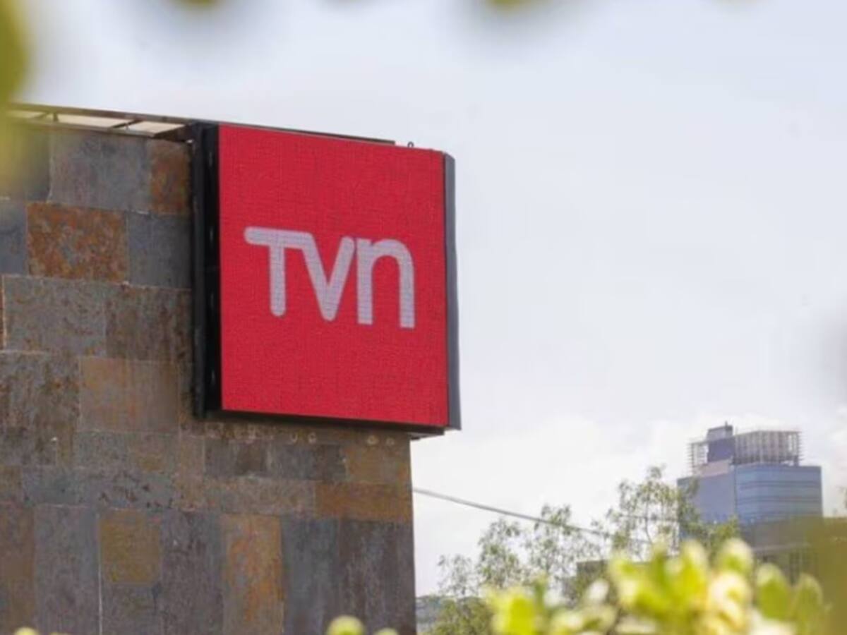 “Un canal que lo tiró a la calle como basura”: Revelan dramático despido de querido periodista de TVN