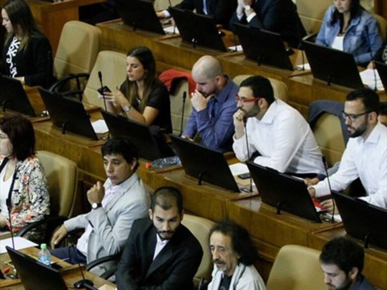 Primera sesión ordinaria de la Cámara de Diputados partió con 62 honorables