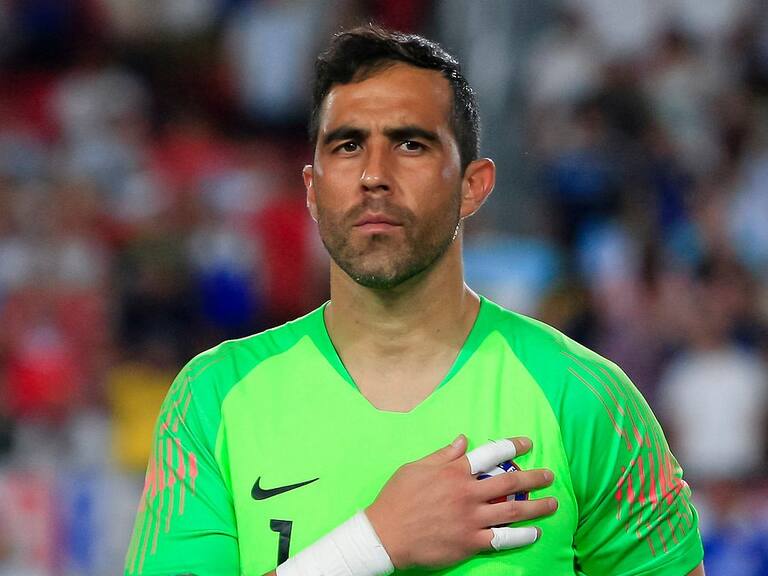 En Colo-Colo descartan negociar con Claudio Bravo