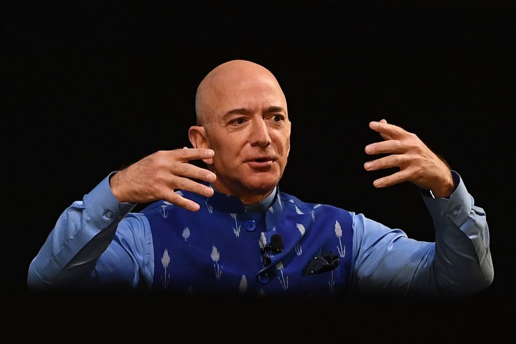 Jeff Bezos en una visita a Nueva Delhi