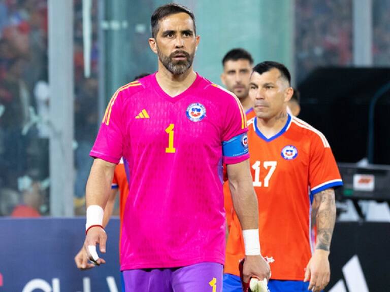 Claudio Bravo se fue feliz tras el vibrante triunfo de Chile sobre Paraguay: «Tenemos que hacer siempre lo mismo, no bajar nunca los brazos»