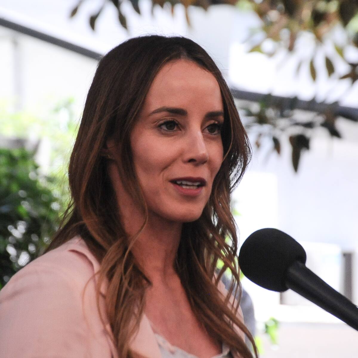 Quién es Mara Sedini, la figura que pasó del escenario artístico a la primera línea política de Kast