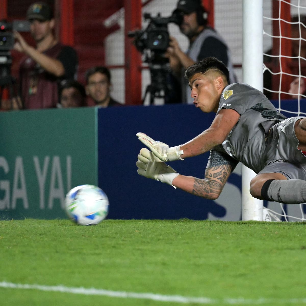 “Queremos que se quede”: Argentinos Juniors quiere extender el contrato de Brayan Cortés y analiza el futuro de otro jugador de Colo Colo