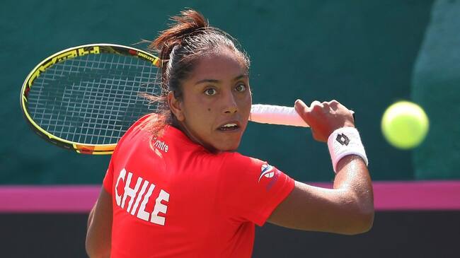 TOLUCA, MEXICO - FEBRUARY 08: Daniela Seguel of Chile takes a shot during the third day of the Tennis Fed Cup, American Zone Group 1 at Club Deportivo La Asuncion, on February 08, 2017 in Toluca, Mexico. (Photo by Jaime Lopez/Jam Media/Latin Content/Getty Images)