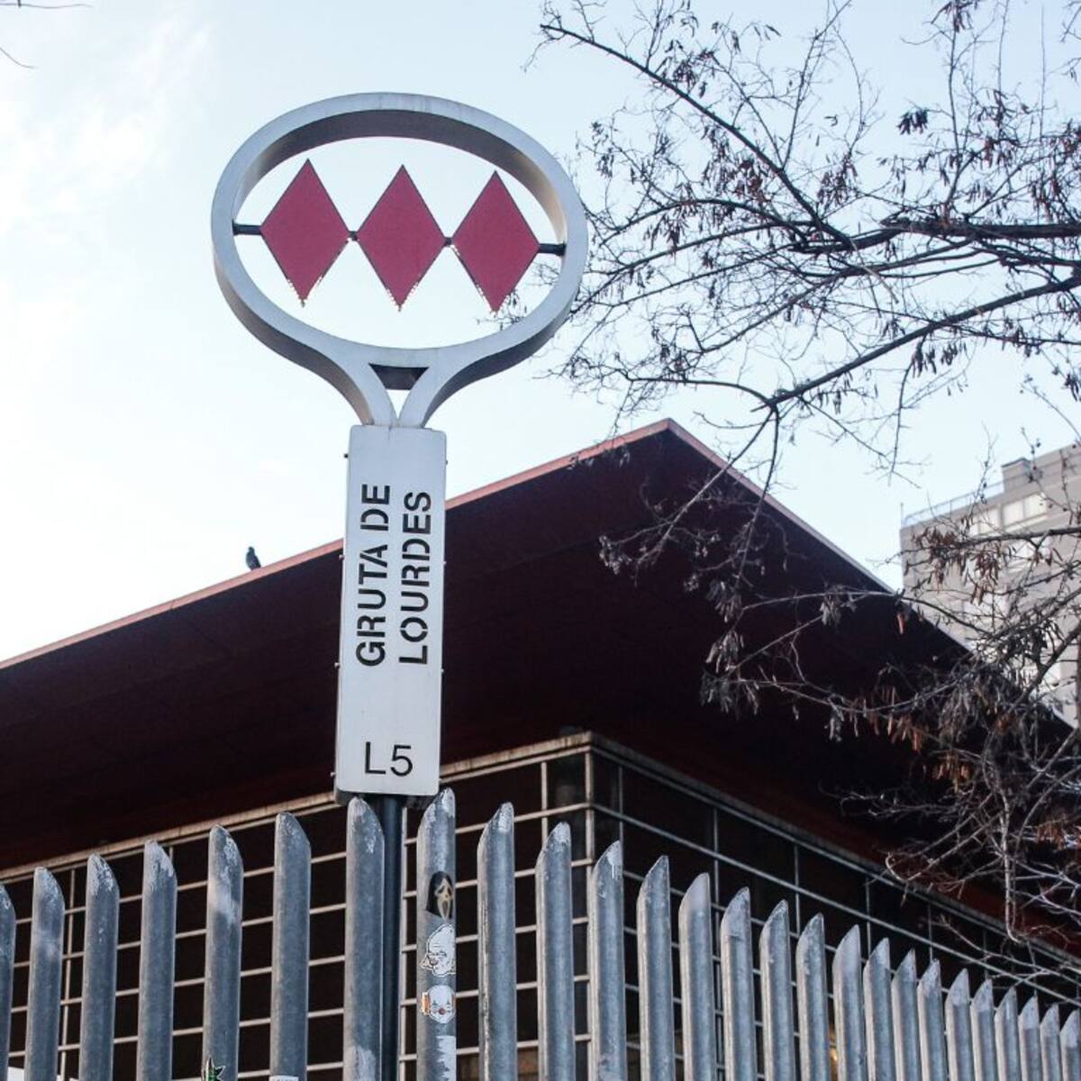 Metro de Santiago cierra 5 estaciones de Línea 5 por persona en la vía: así funciona el servicio hoy