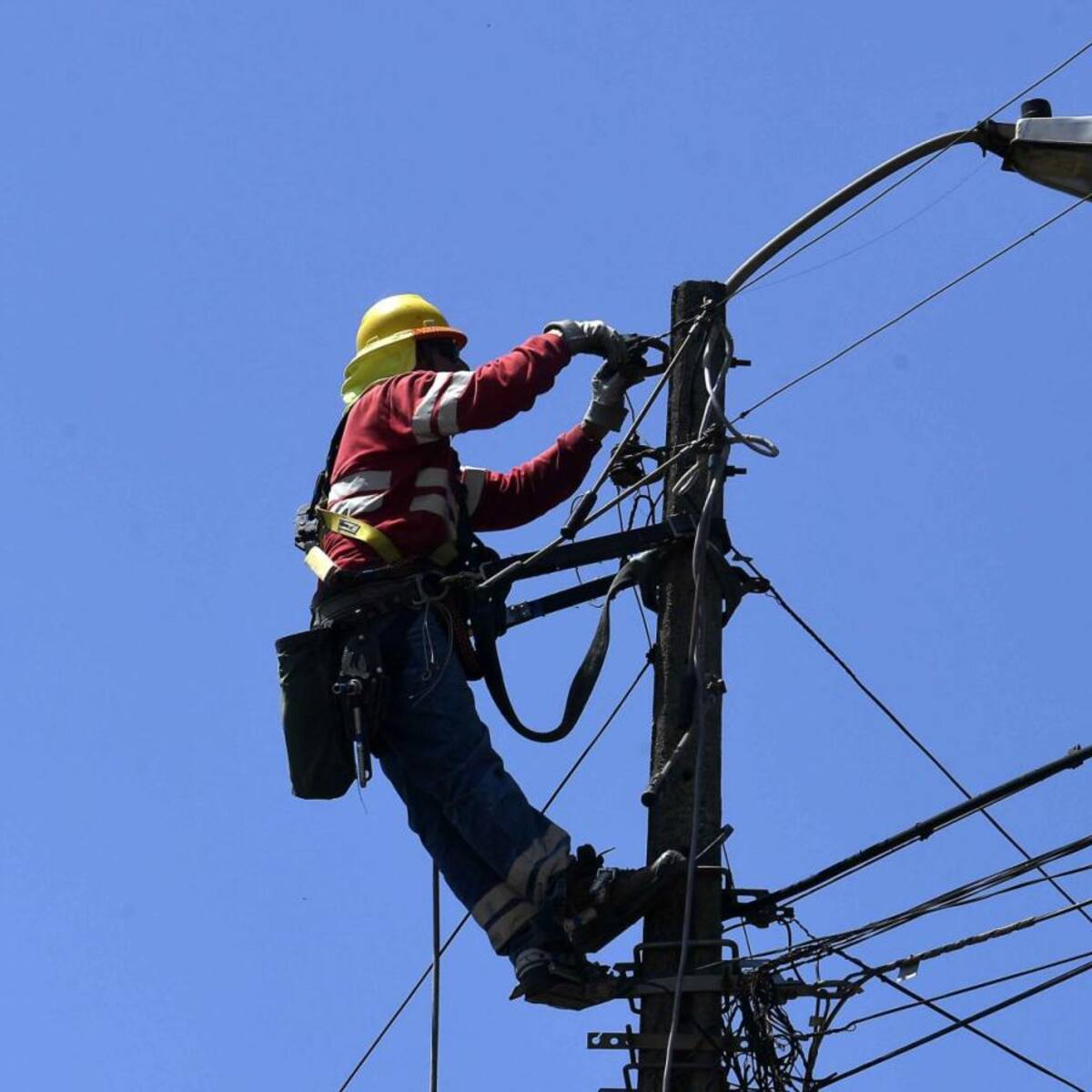 Anuncian corte de luz en Santiago para este lunes 5 de enero: estas son las ocho comunas afectadas