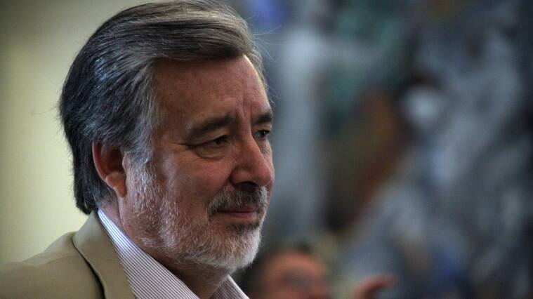 17 de febrero 2020/ SANTIAGO
El senador Alejandro Guillier, en representacion del comando "Somos Chile", independientes y dirigentes de la sociedad civil presentan recurdo ante el Tricel por resolución del Consejo Nacional de Televisión.
FOTO: AILEN DÍAZ/AGENCIAUNO