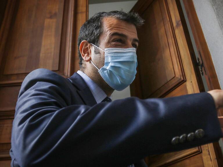 21 de mayo del 2021/SANTIAGOEl ministro del Interior, Rodrigo Delgado, habla en el patio de los Naranjos, tras participar de la ceremonia de conmemoración de las Glorias Navales.
FOTO: SEBASTIAN BELTRAN GAETE/AGENCIAUNO
