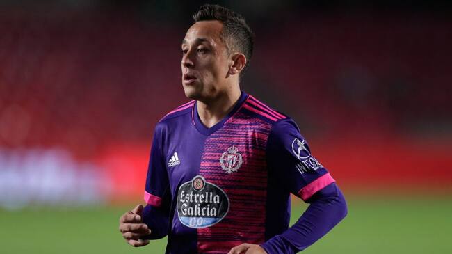 GRANADA, SPAIN - NOVEMBER 22: Fabian Orellana of Real Valladolid CF in action during the La Liga Santader match between Granada CF and Real Valladolid CF at Estadio Nuevo Los Carmenes on November 22, 2020 in Granada, Spain. (Photo by Gonzalo Arroyo Moreno/Getty Images)