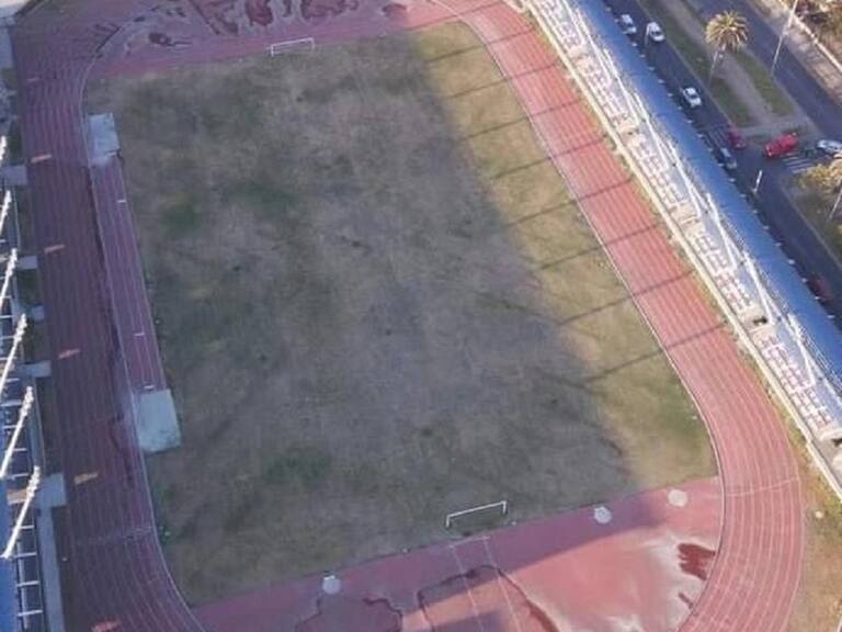Municipalidad de San Antonio sobre el paupérrimo estado del estadio de la ciudad: «Se ha estado regando el césped»