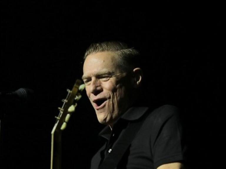 Bryan Adams suspendió su presentación en Chile y calificó situación como «disturbio civil»