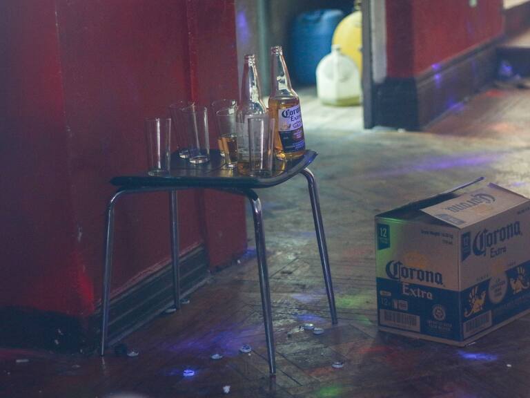 Fiesta clandestina en Las Condes terminó con 16 detenidos: Carabineros llamó a seguir denunciando