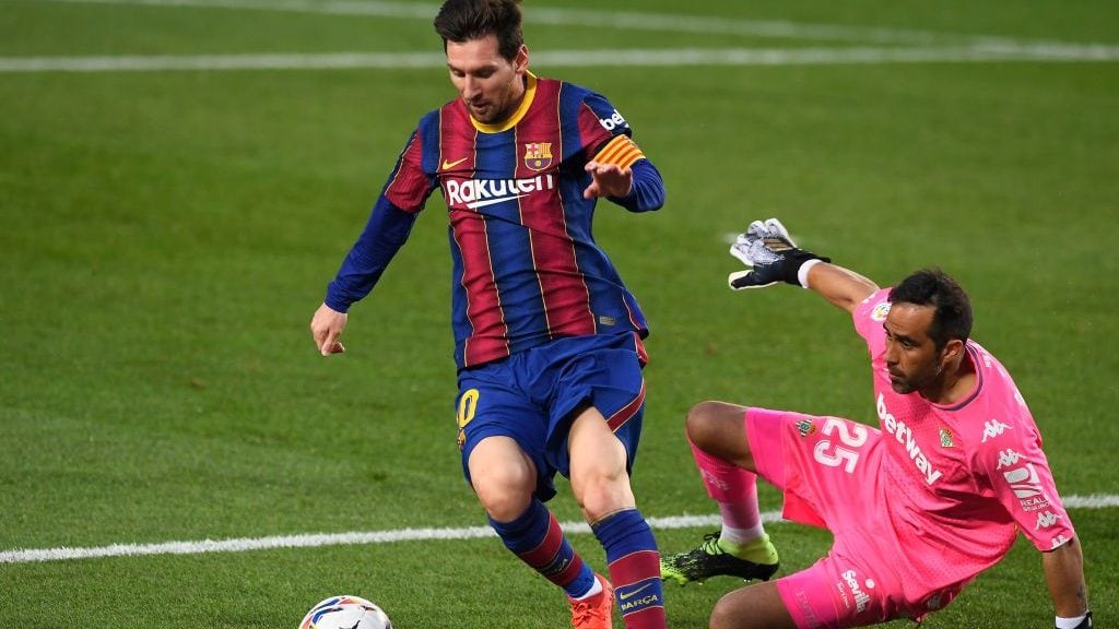 Barcelona's Argentine forward Lionel Messi (L) vies with Real Betis' Chilean goalkeeper Claudio Bravo during the Spanish League football match between Barcelona and Real Betis at the Camp Nou stadium in Barcelona on November 7, 2020. (Photo by Josep LAGO / AFP) (Photo by JOSEP LAGO/AFP via Getty Images)