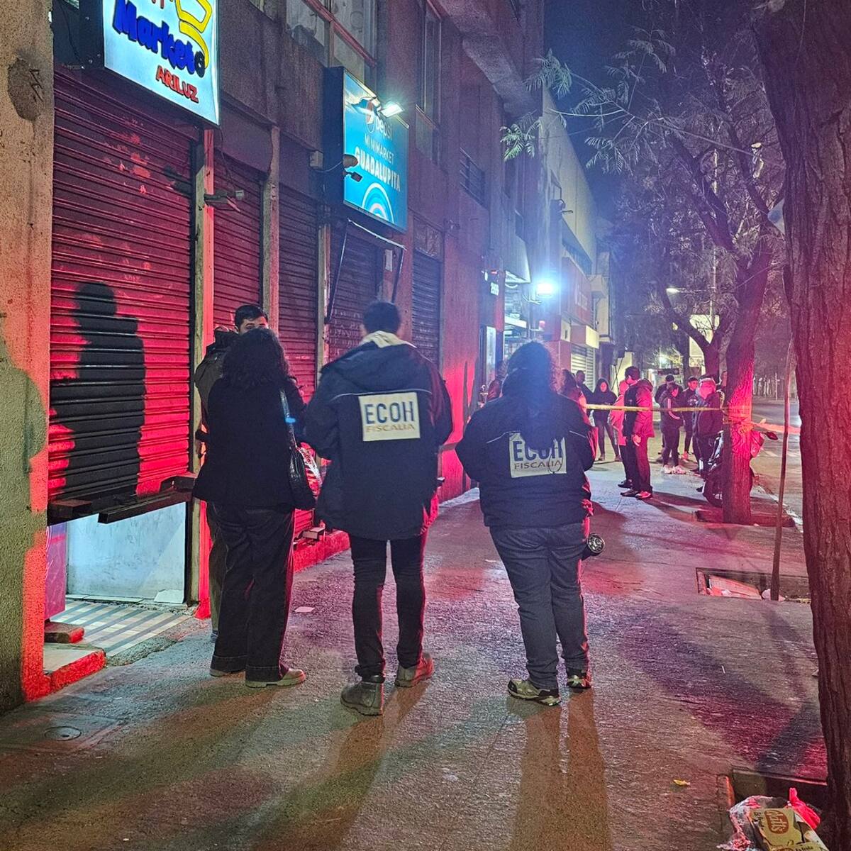 Hombre es asesinado a balazos dentro de un minimarket en Santiago Centro