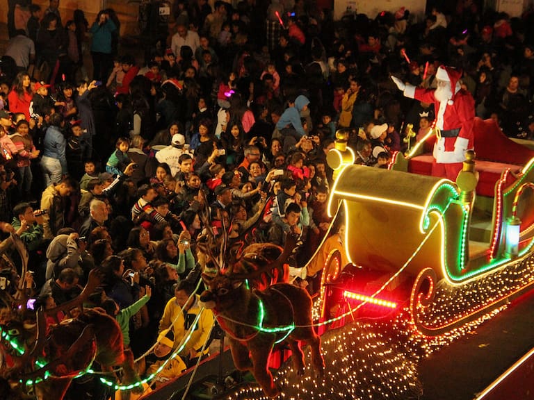 Caravana Navideña de Coca-Cola Zero Azúcar recorrerá nueve comunas de Santiago desde este fin de semana