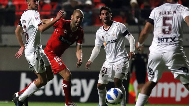 En noche de golazos, Deportes La Serena rescata un empate ante Unión La Calera tras jugar una hora con 10 futbolistas