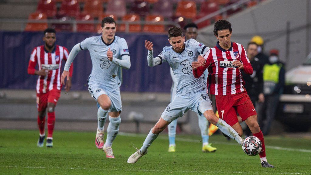 BUCHAREST, ROMANIA - FEBRUARY 23: (BILD ZEITUNG OUT) Joao Felix of Atletico Madrid, Jorginho of FC Chelsea battle for the ball during the UEFA Champions League Round of 16 match between Atletico Madrid and Chelsea FC at National Arena on February 23, 2021 in Bucharest, Romania. (Photo by Cristi Preda/DeFodi Images via Getty Images)