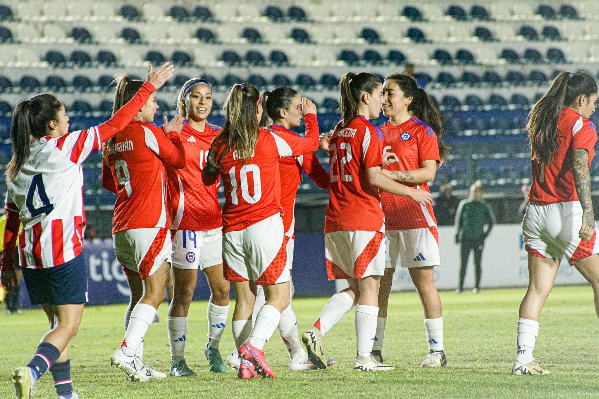 X: @LaRoja