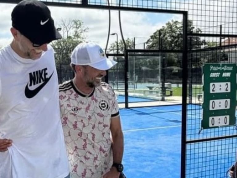 Leyenda del fútbol mundial celebra su cumpleaños vistiendo la camiseta de Chile