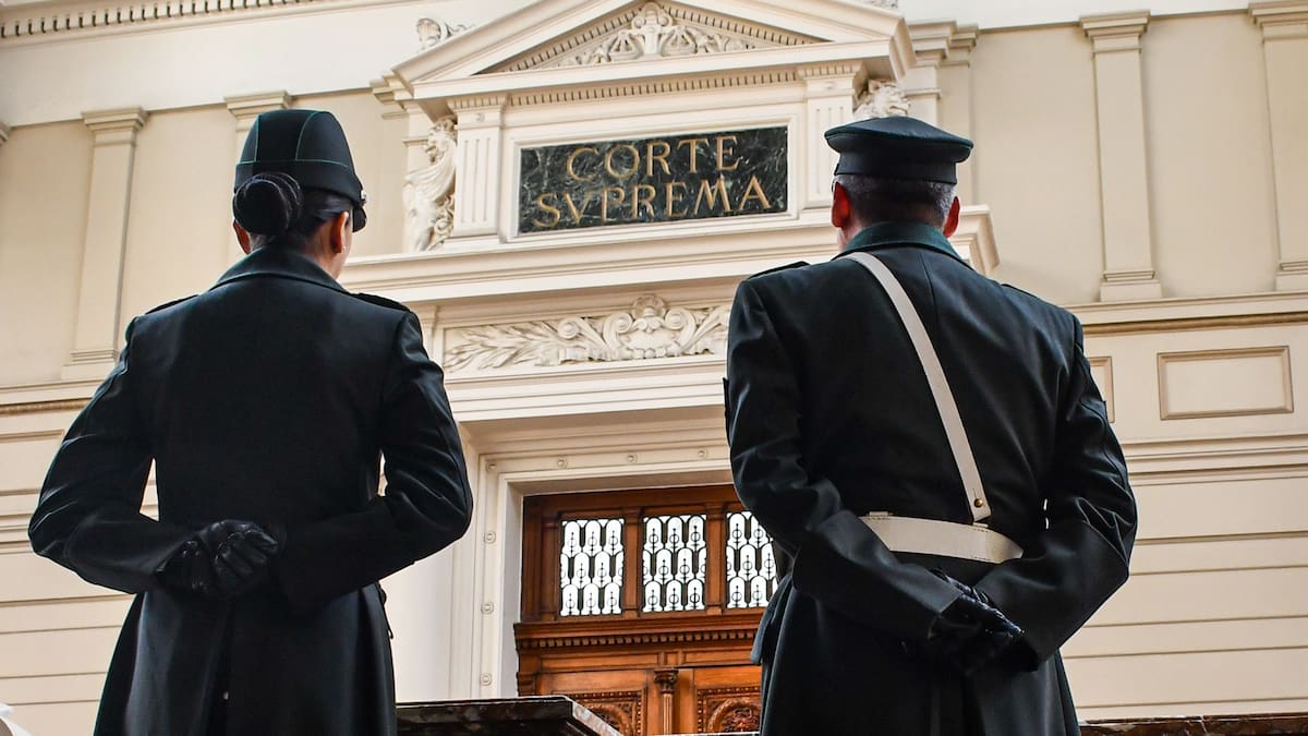 Corte Suprema remueve a tres jueces por mal uso de licencias médicas