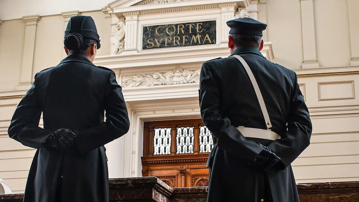 Exministro de la Suprema acusa “mano negra” en polémica por compra de Lexus y dice que los magistrados necesitan los autos por “comodidad y seguridad”