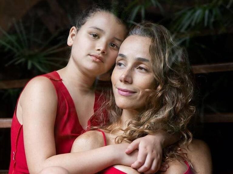 «Soy una madre arrepentida»: Escritora brasileña generó debate en redes sociales en torno a la maternidad