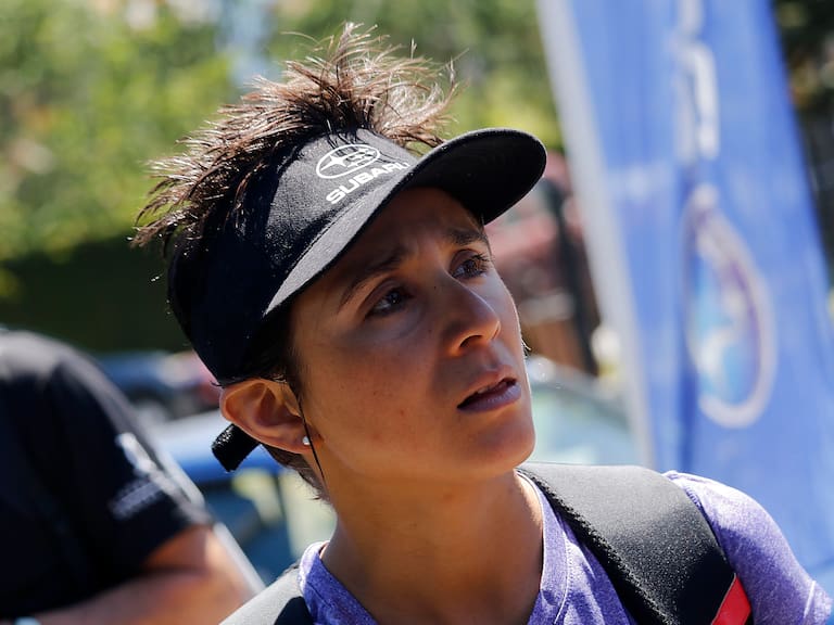 Triatleta chilena Bárbara Riveros sufrió caída en torneo en Japón y se fracturó una costilla