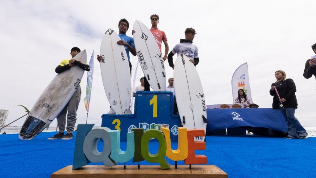 Noel de la Torre se impone en dos categorías del Iquique Pro 2023 de Surf