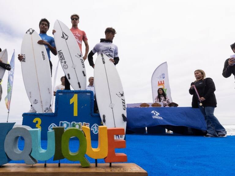 Noel de la Torre se impone en dos categorías del Iquique Pro 2023 de Surf