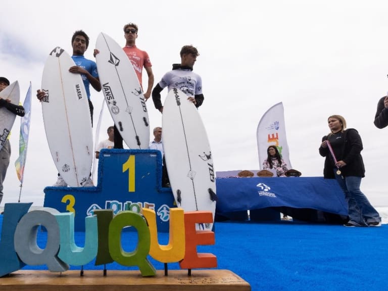 Noel de la Torre se impone en dos categorías del Iquique Pro 2023 de Surf