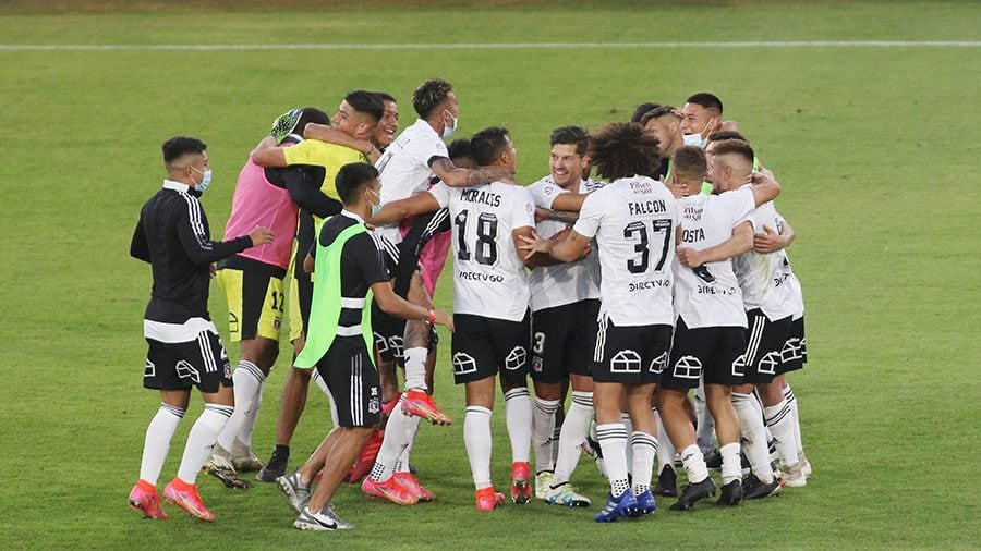 25 de Abril del 2021/SANTIAGOLeonardo Gil anota su gol y el uno a cero para su equipo, durante el partido valido por la quinta fecha del Campeonato Nacional AFP PlanVital 2021, entre Colo Colo vs Universidad de Chile, disputado en el Estadio Monumental.Fotos Marco Muga