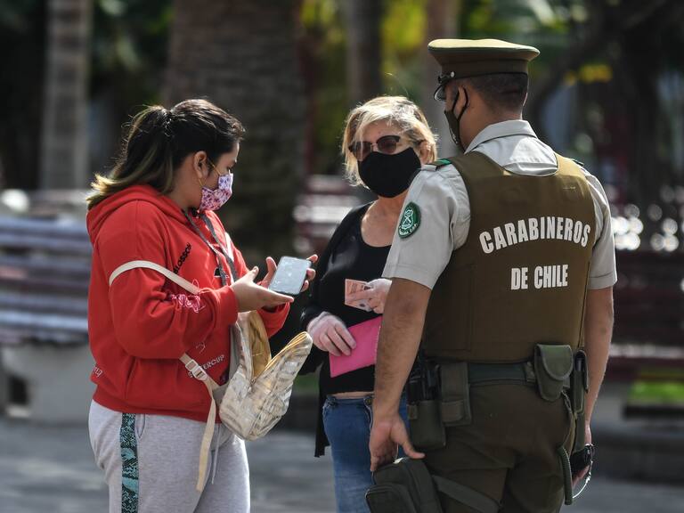 Dos mujeres fueron detenidas en Maipú por falsificar permisos únicos colectivos