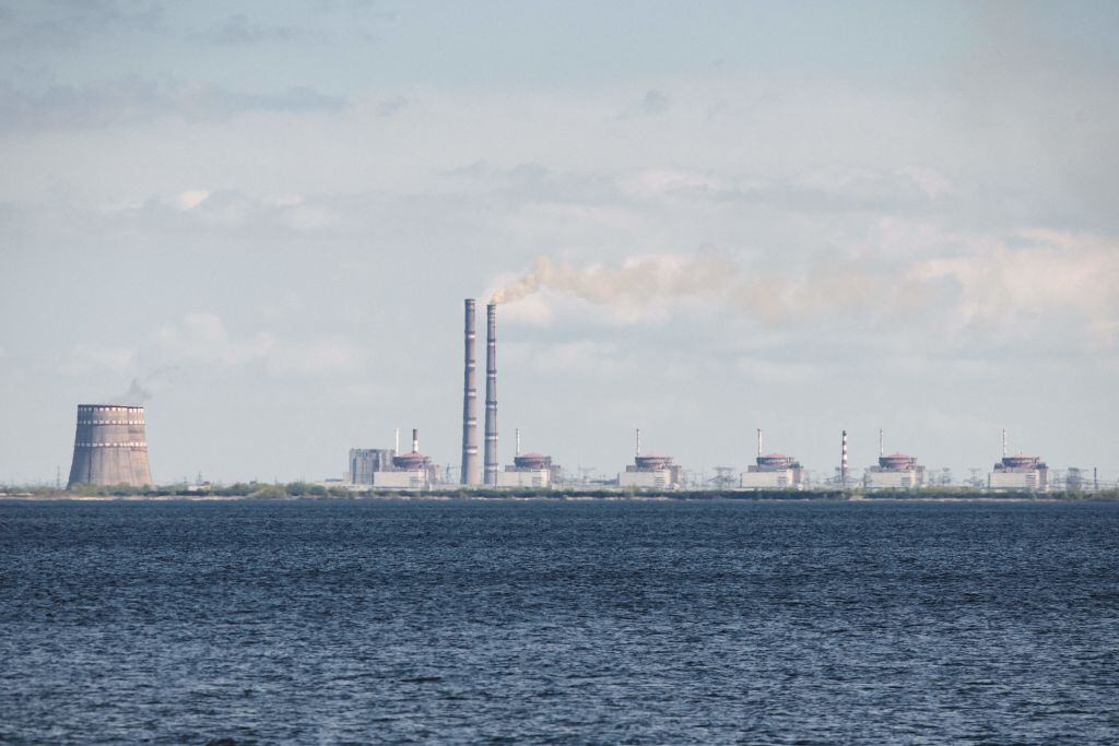 Imagen a la distancia de la central nuclear de Zaporizhzhia en Ucrania