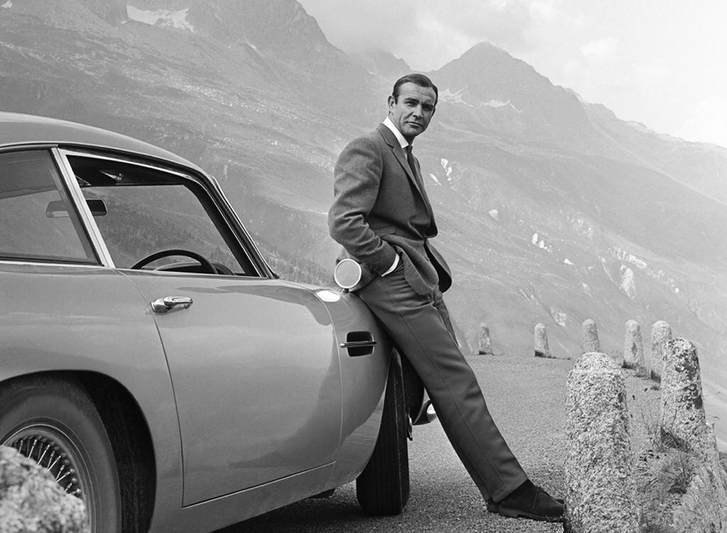 Sean Connery interpretando a James Bond en 1964