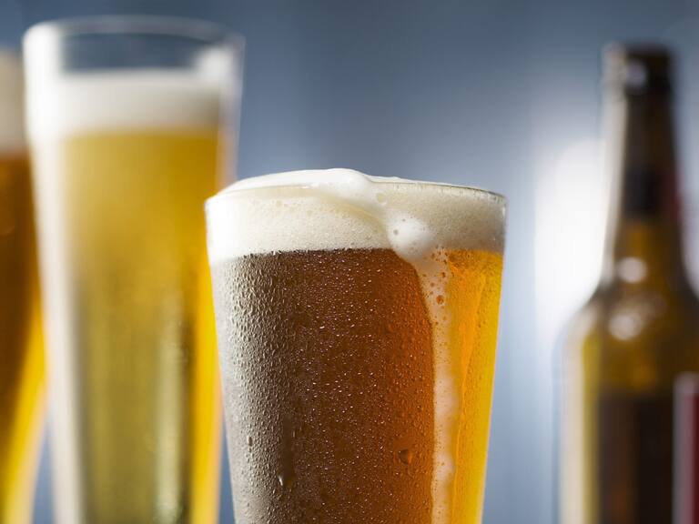 Con la cerveza no: fabricantes estiman que habrá un alza en el precio de esta bebida
