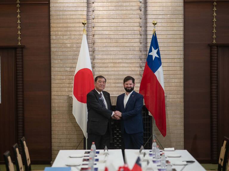 Presidente Boric se reúne con primer ministro japonés y refuerza lazos bilaterales en Tokio