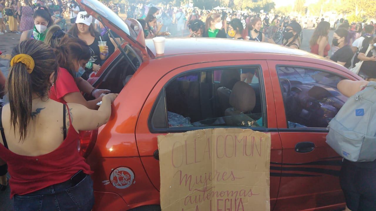 Olla común en Plaza Baquedano / ADN.CL