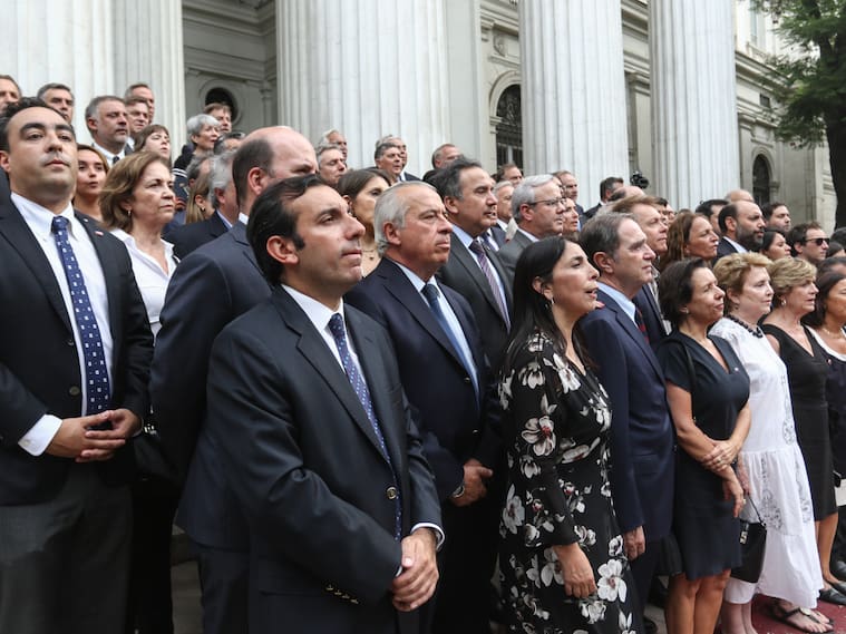 08 de FEBRERO de 2024 / SANTIAGO
Familiares, amigos, cercanos y colaboradores del expresidente Sebastián Piñera llegan hasta el Ex Congreso Nacional para realizar una despedida privada.
FOTO: JESÚS MARTÍNEZ / AGENCIAUNO