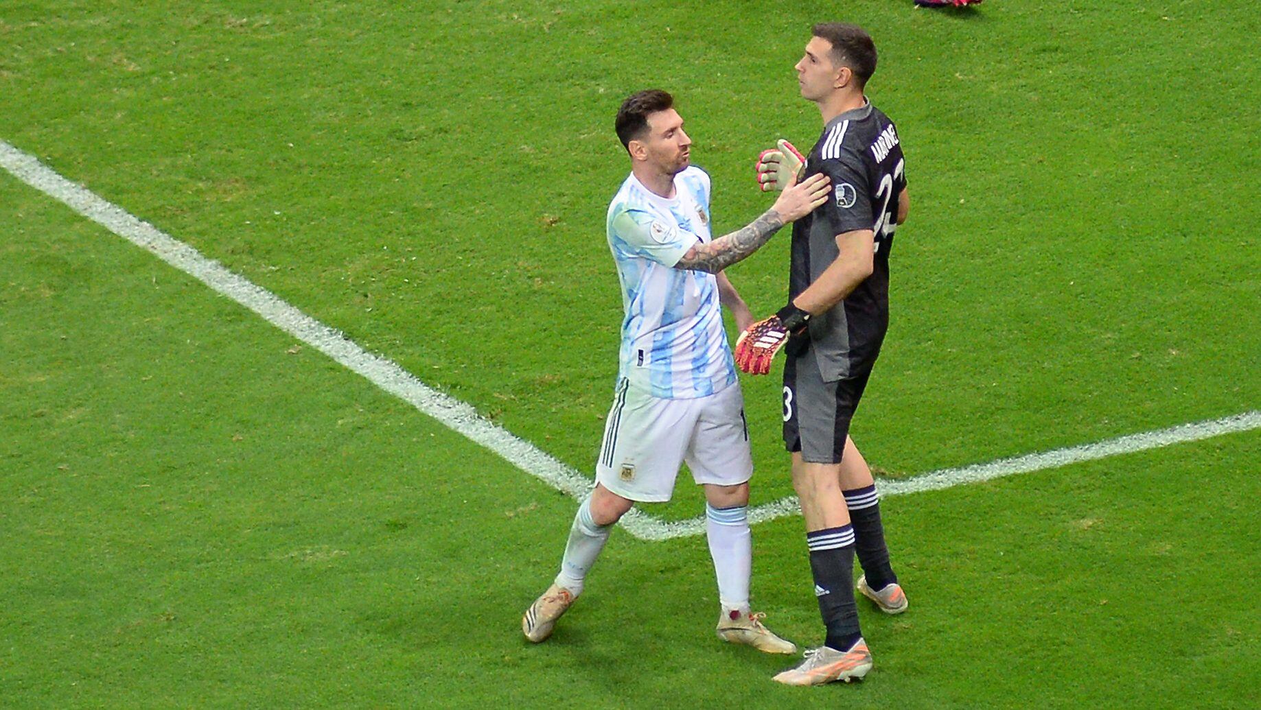 Dibu y Messi, las figuras: así reaccionaron los hinchas de Argentina tras clasificar a la final de la Copa América