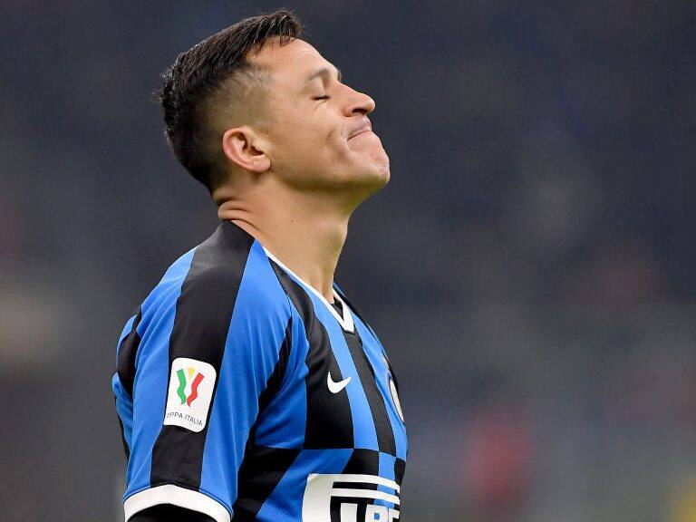 MILAN, ITALY - JANUARY 14: Alexis Sanchez of FC Internazionale Milano during the Italian Serie A match between Internazionale v Cagliari Calcio at the San Siro on January 14, 2020 in Milan Italy (Photo by Mattia Ozbot/Soccrates/Getty Images)