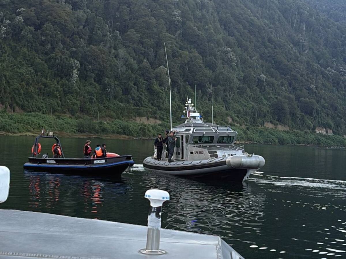 En medio de búsqueda: habrían hallado el cuerpo de uno de los 6 desaparecidos tras hundimiento en Estuario de Reloncaví