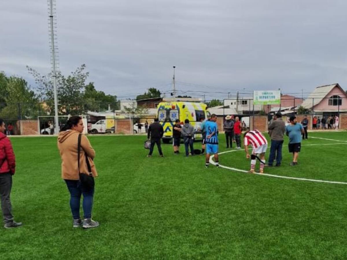 Futbolista amateur muere tras sufrir paro cardíaco en medio de partido en Talca