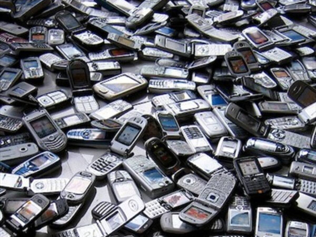 Gobierno anuncia rebaja de tarifas en telefonía móvil